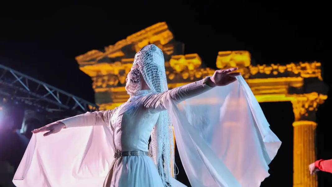 Manavgat Halk Dansları Festivali Side’yi Renklendirdi! 7